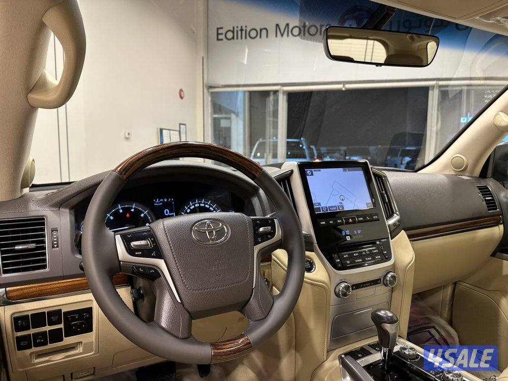 لاندكروزر VXR8