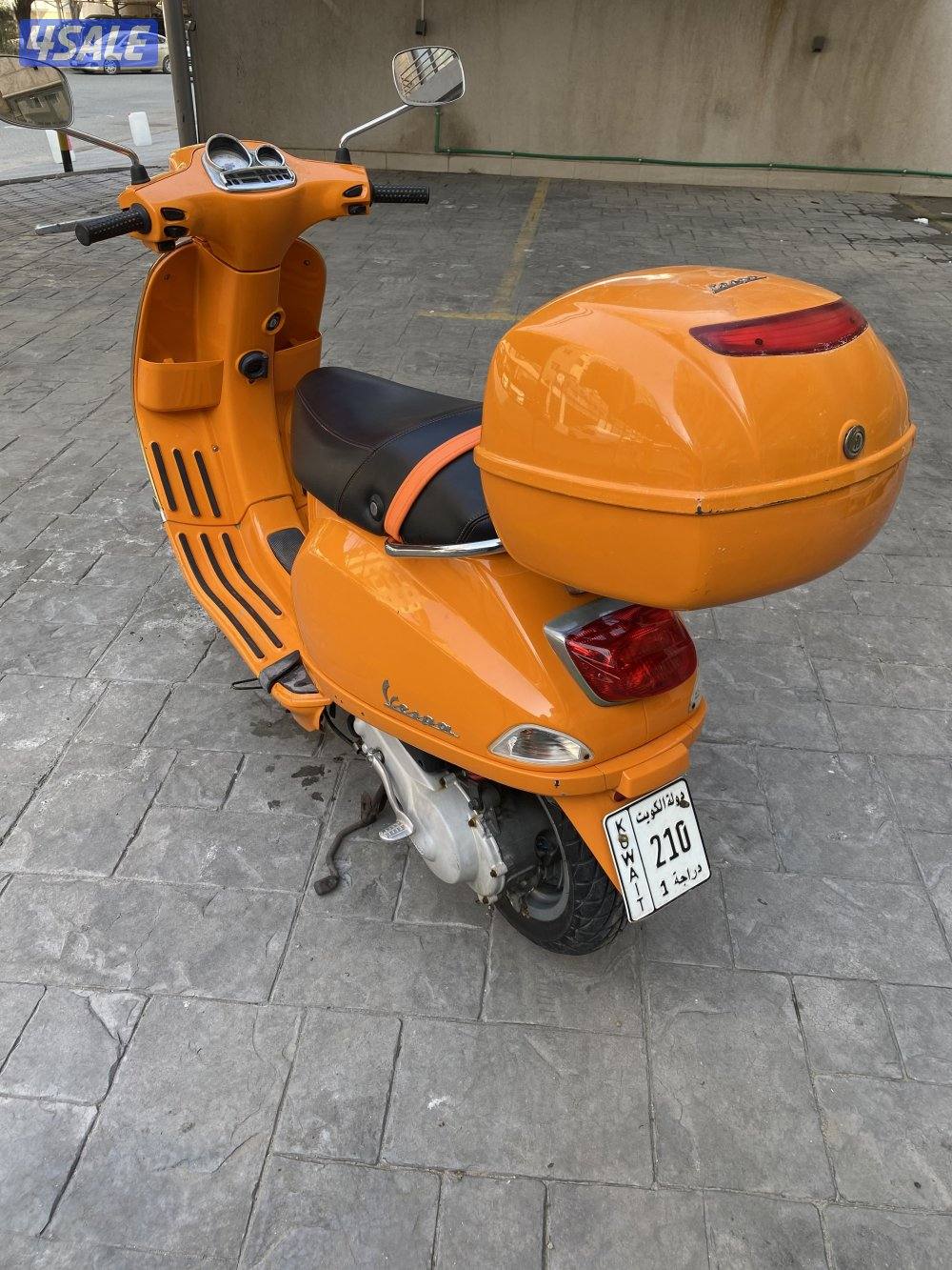 Vespa 50cc  للبيع فيسبا ايطالي اصلي ٥٠ سي سي ماشي الف نضيف جداً4