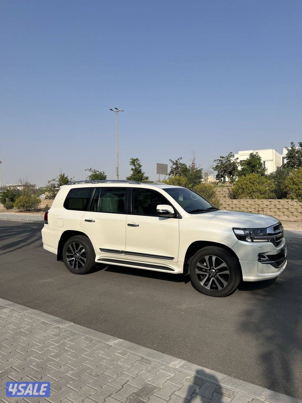 للبيع لاندكروزر موديل 2019  تورنج ثمانيه سلندر قمه في النظافه3