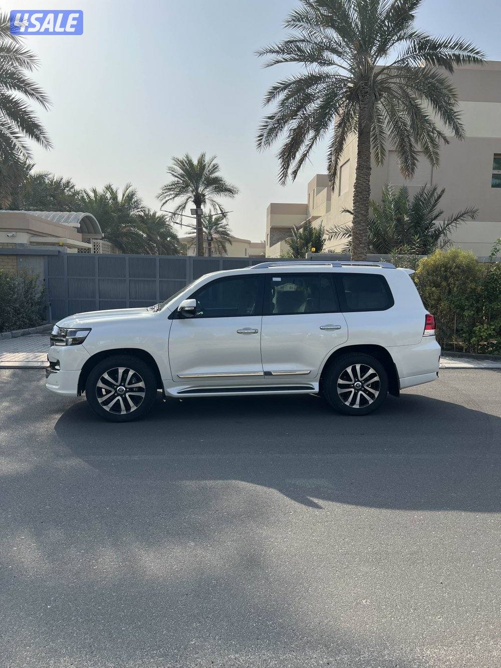 للبيع لاندكروزر موديل 2019  تورنج ثمانيه سلندر قمه في النظافه0