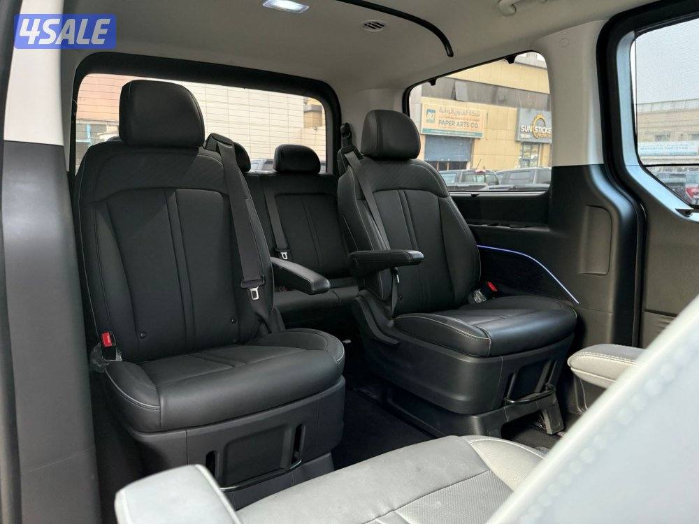 HYUNDAI STARIA _2022 عداد 12 الف فقط10