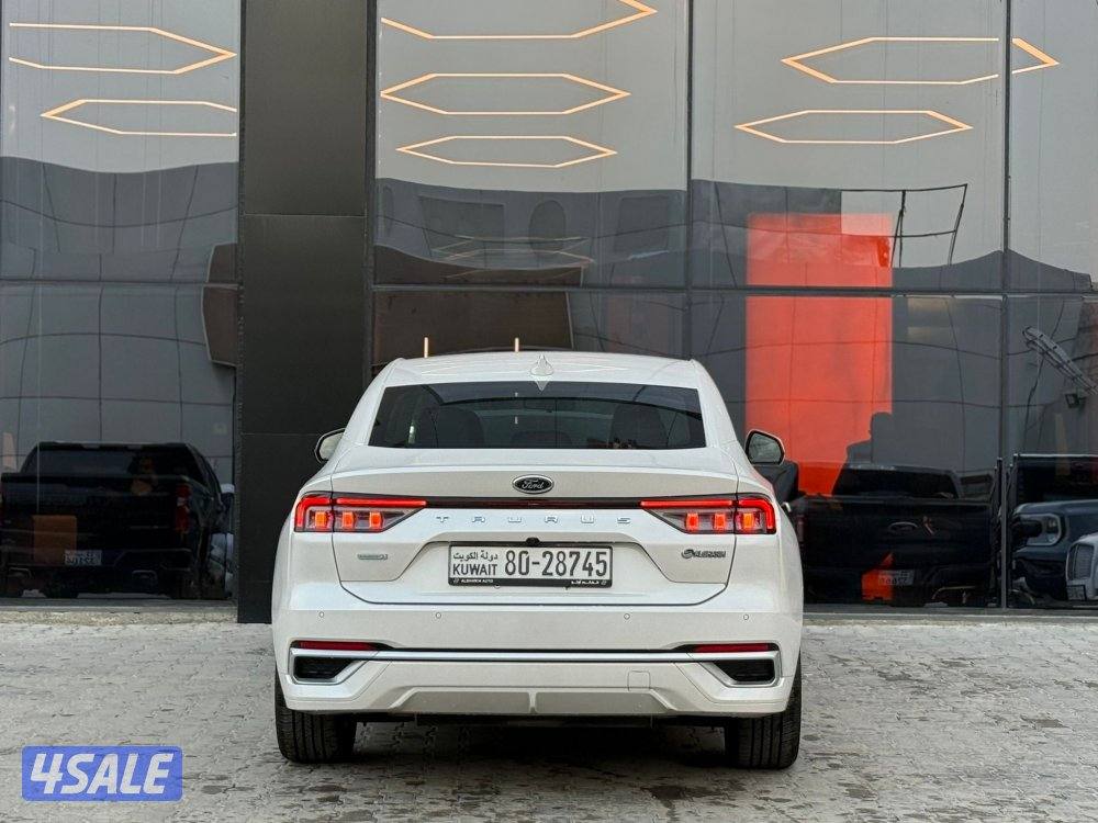 FORD TAURUS _2024 عداد 29 الف فقط5