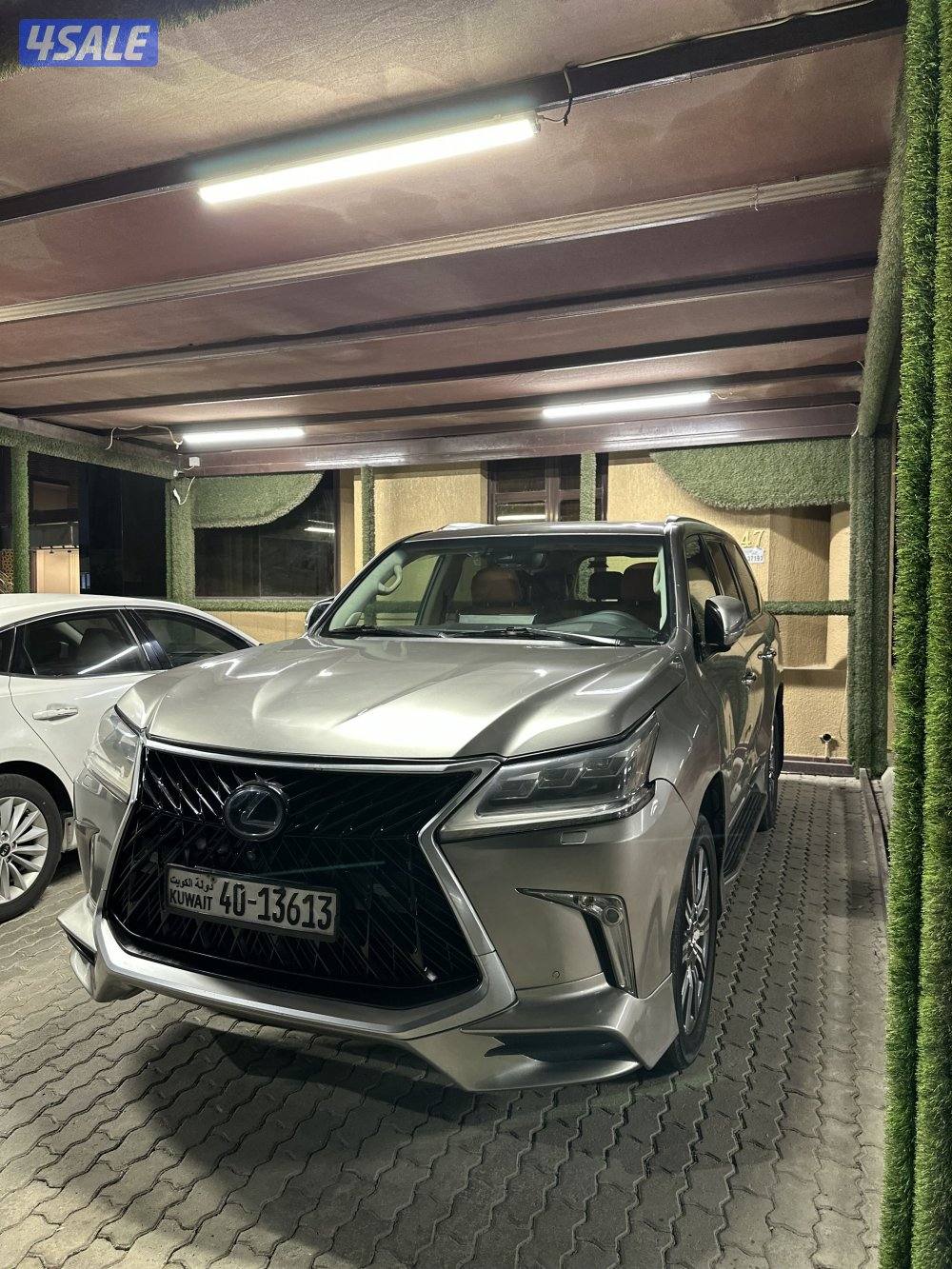 للبيع لكزس LX570 درجه اولى0