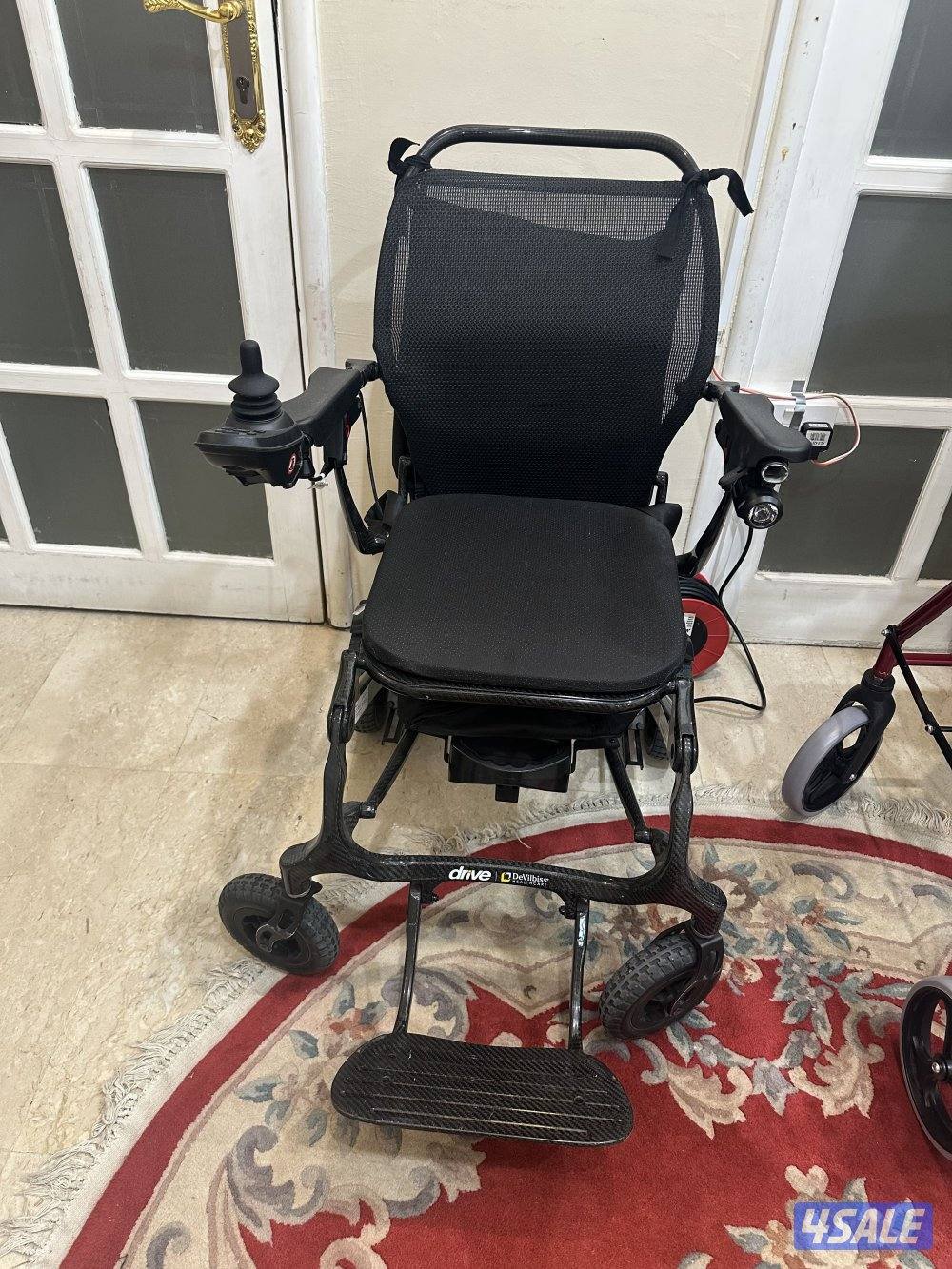 كرسي كهربائي متحرك0