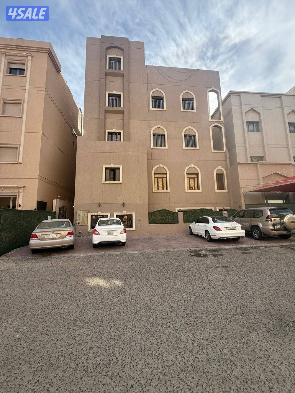 للايجار شقتين فى سعدالعبدالله ق٩  وقطعه ٣0