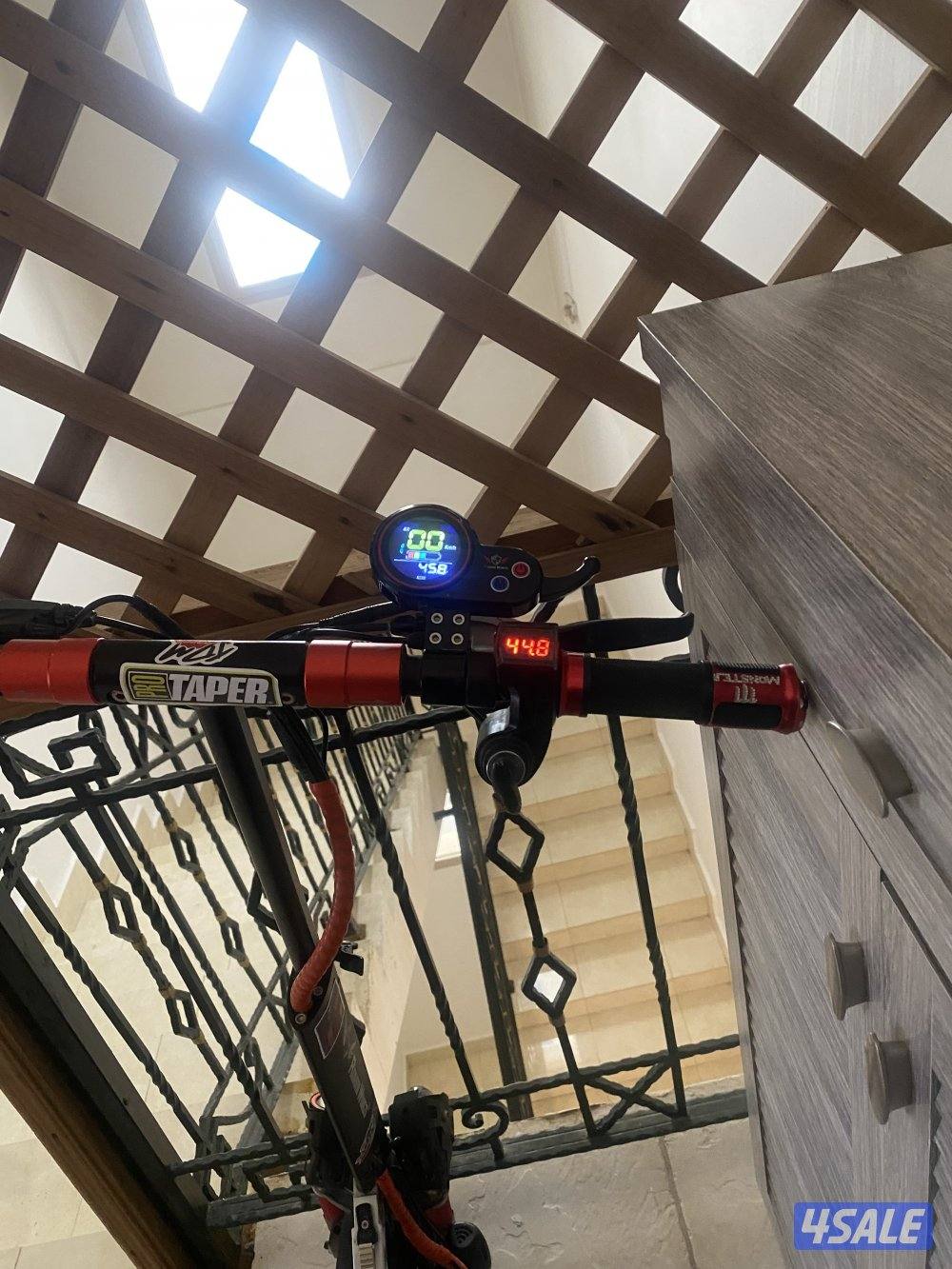 للبيع سكوتر كل شي شغال بس ضايع الشحن مع موجود مفتاحه ب ٦٧2