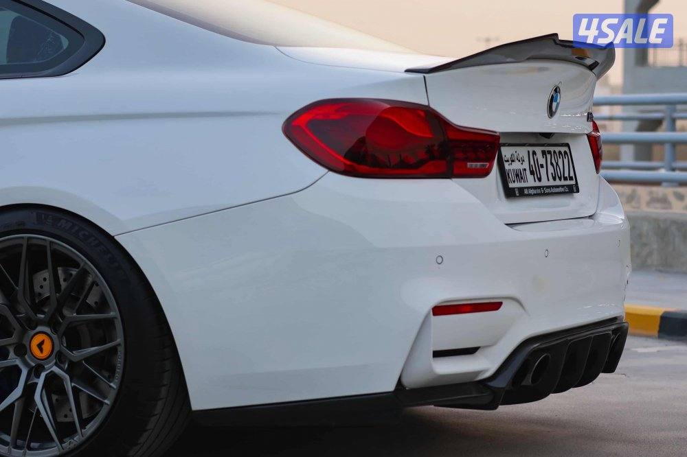 BMW M4 20158