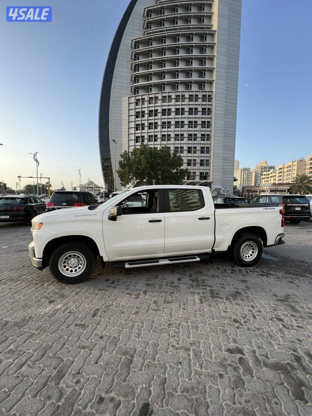 للبيع ونيت سلفرادو بحالة ممتازة14