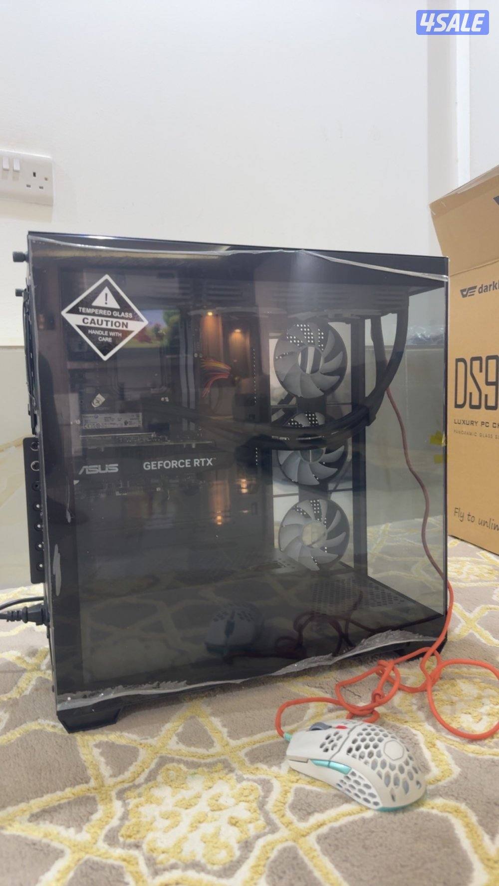 للبيع بي سي جديد بالكرتون + شاشة واغراضه0