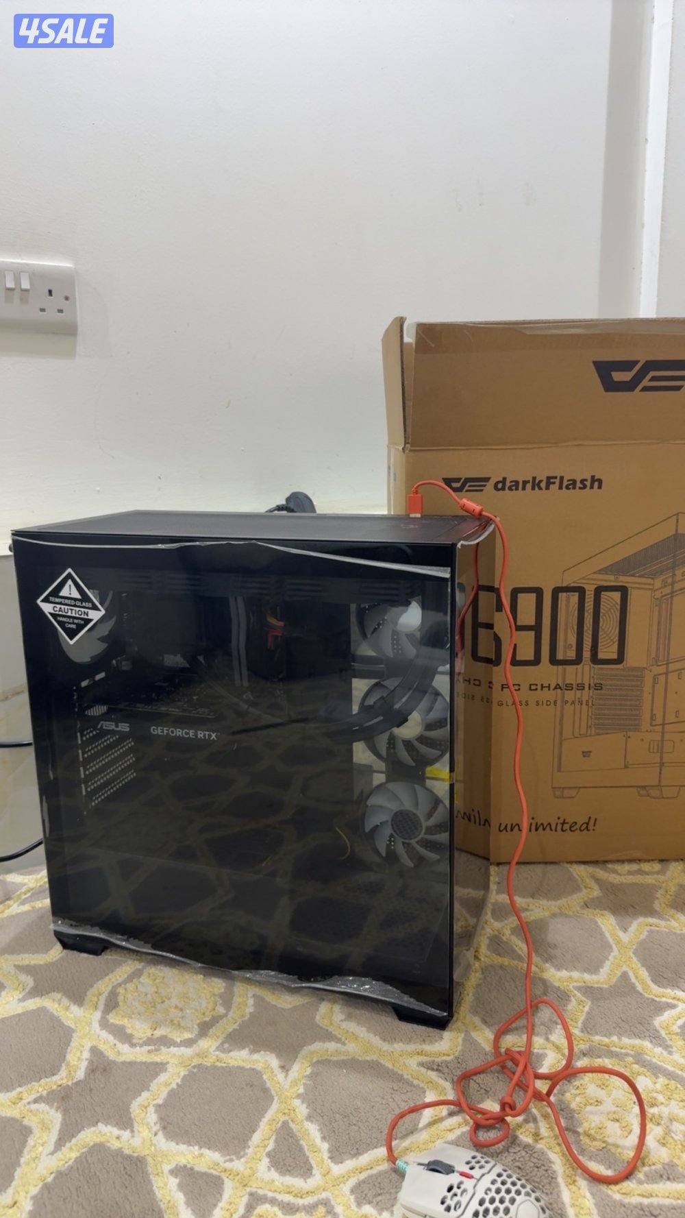 للبيع بي سي جديد بالكرتون + شاشة واغراضه1