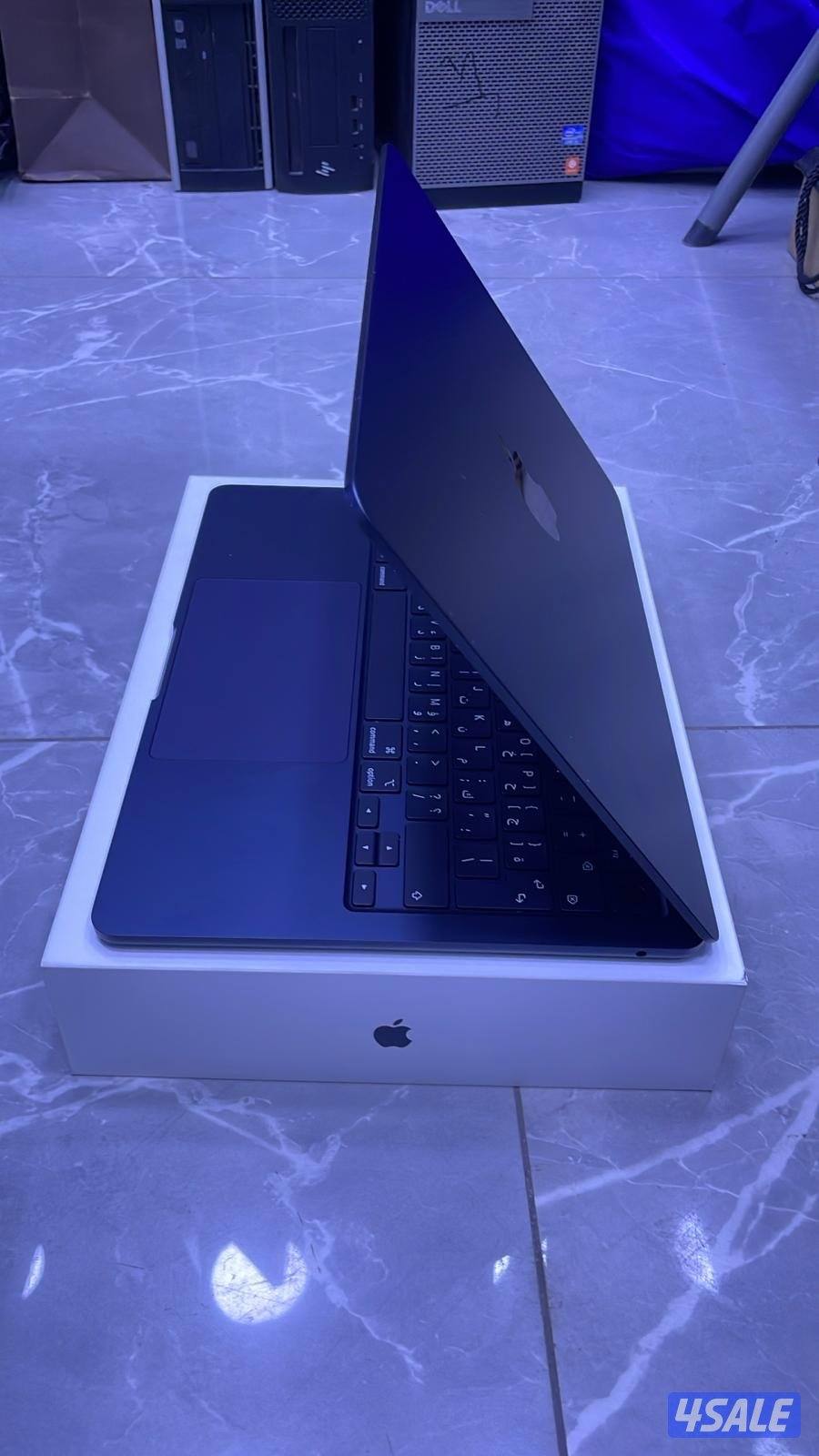البيعMACBOOK AIR بحالة ممتازة كالجديد مع كرتونه واغراضه2