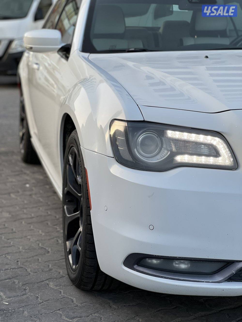 للبيع كرايزلر أبيض8