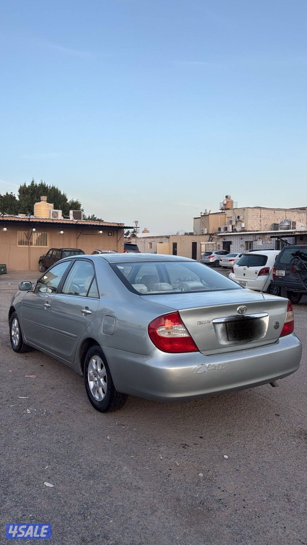 للبيع كامري مديل2004 السياره ما تشتكي من شيء بيمه سنه0