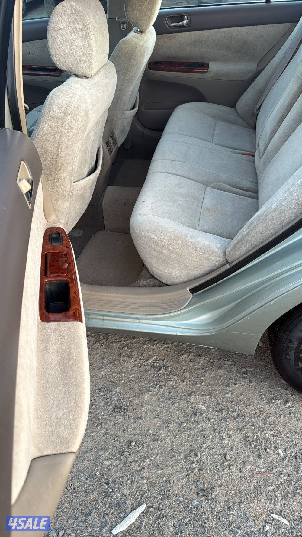 للبيع كامري مديل2004 السياره ما تشتكي من شيء بيمه سنه3