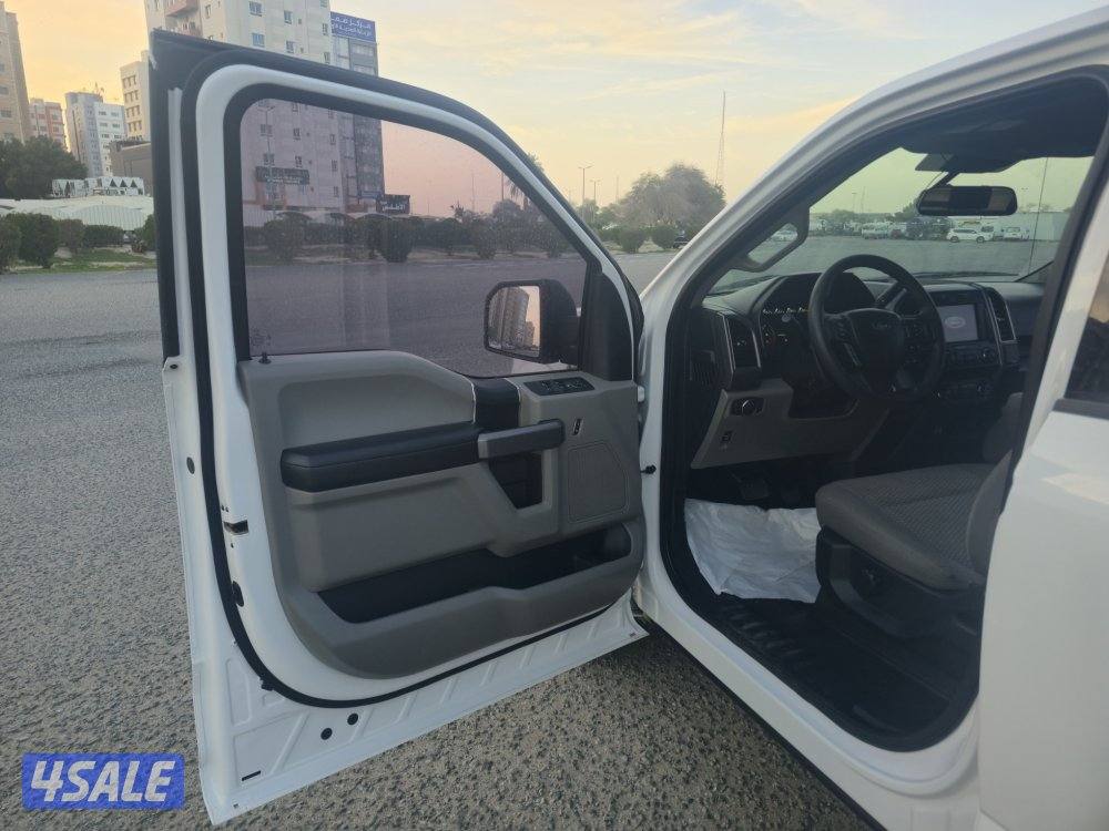 Ford F-150 pick-up 2019 model 53,000 km used Orginal paint.7