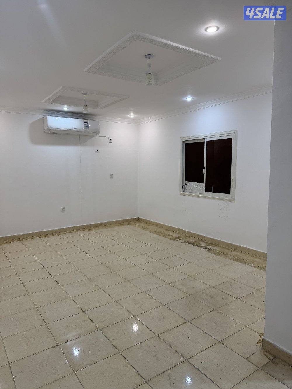 للإيجار في منطقة القرين دور ثاني مصعد0