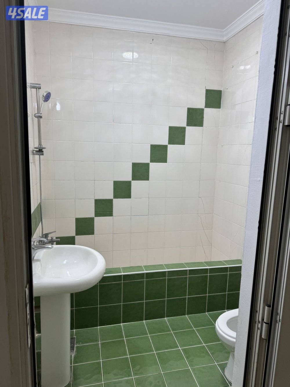 للإيجار في منطقة القرين دور ثاني مصعد7