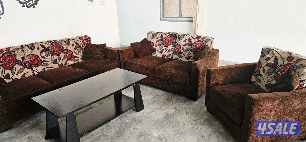 طقم كنب بحاله جيده جدا للبيع0