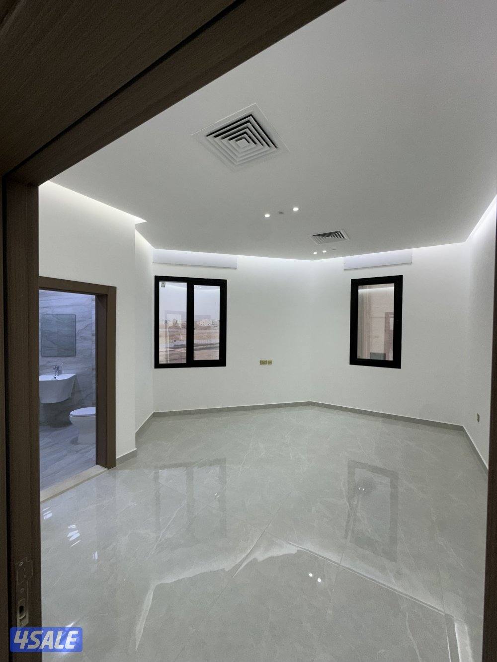 شقة بالمطلاع للايجار ثلاث غرف وغرفة خاد واربع حمامات ومطبخواتس3