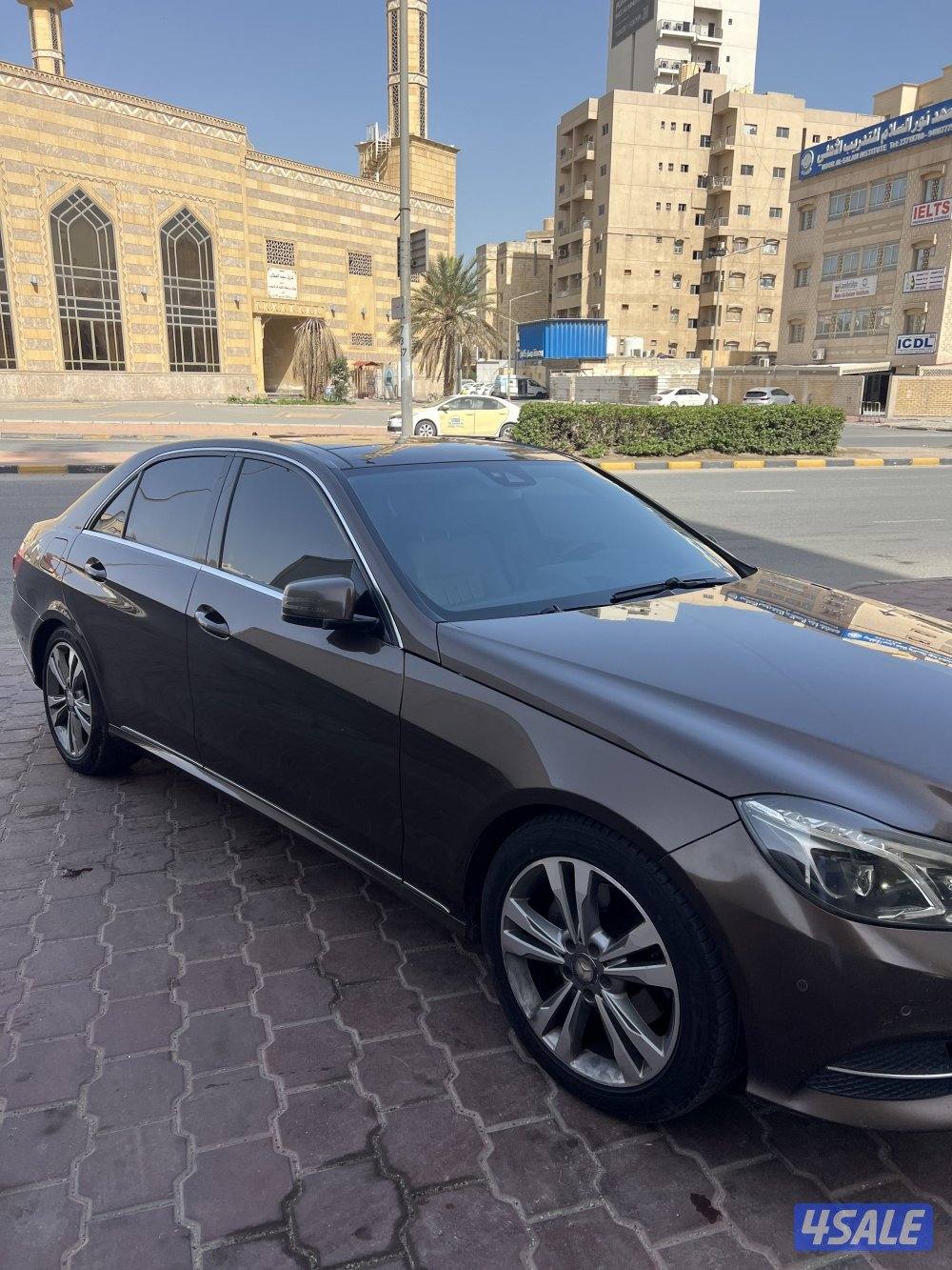 للبيع E300. موديل  2014.  ستة سلندر ستاير جانبية وستارة خلفية  ماشي0