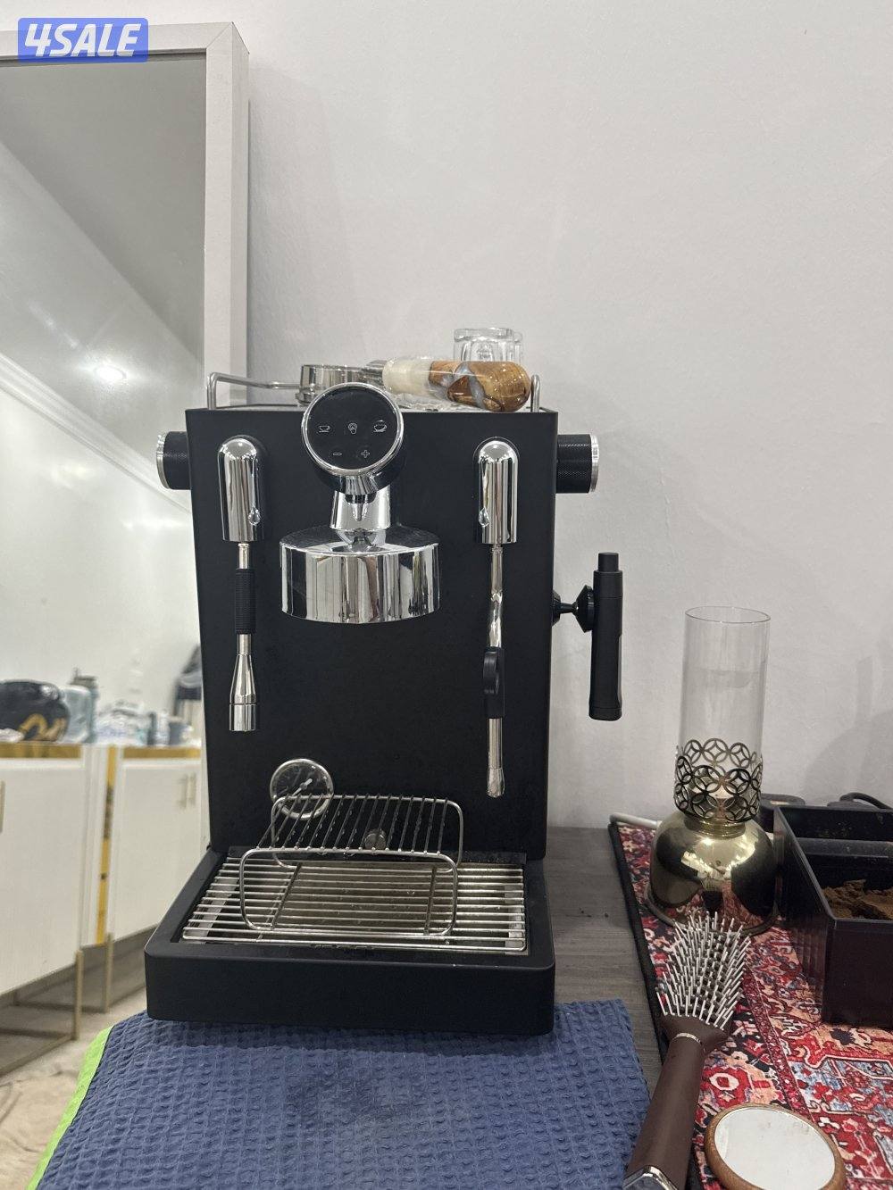 للبيع كوفي كورنر كامل معى اغراضه مطحنه ومكينه قهوه وغلائه اكترونيه1