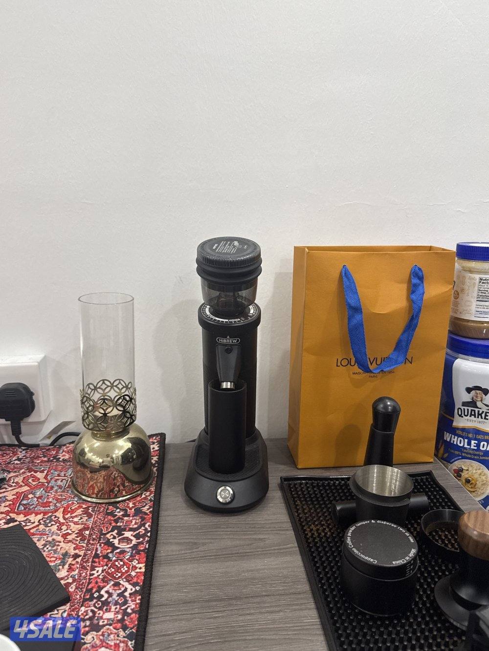 للبيع كوفي كورنر كامل معى اغراضه مطحنه ومكينه قهوه وغلائه اكترونيه2