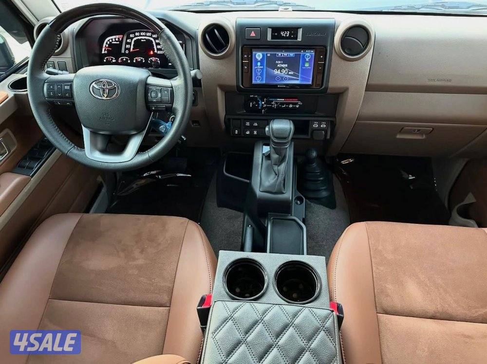 تويوتا نص 2025  بحالة ممتازة واضافات3