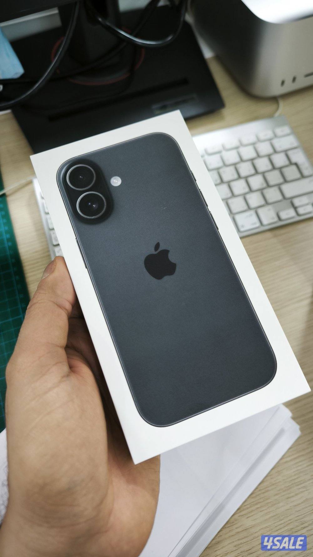 iphone 17 256 ( Middle Eastern version) - black NEW0