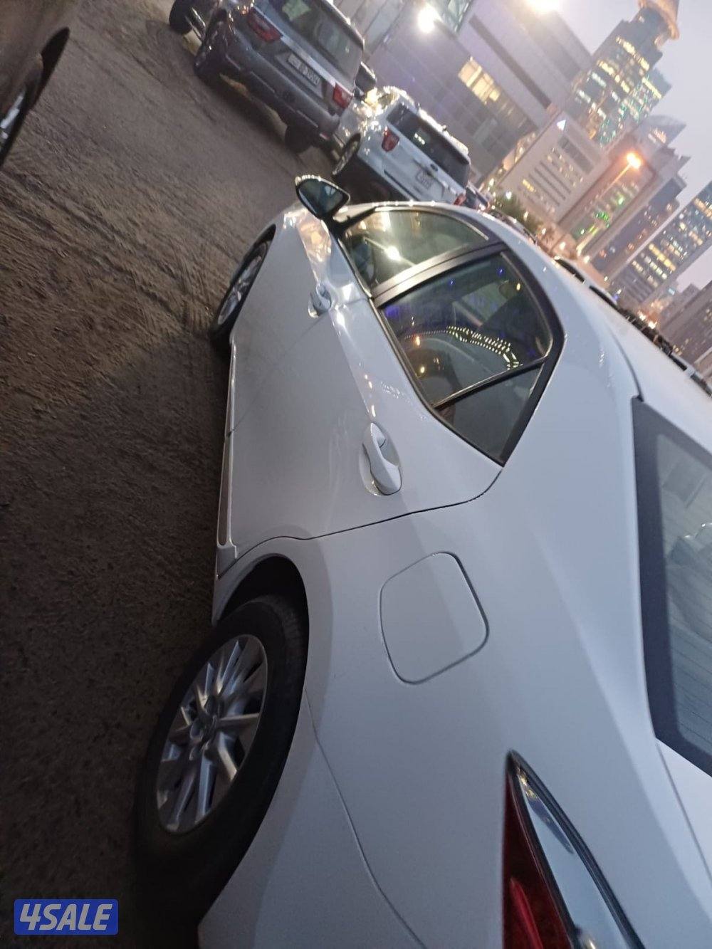 للبيع كورولا وارد الساير ماشية 90 الف كم جميع سيرفساتها في الساير شرط3