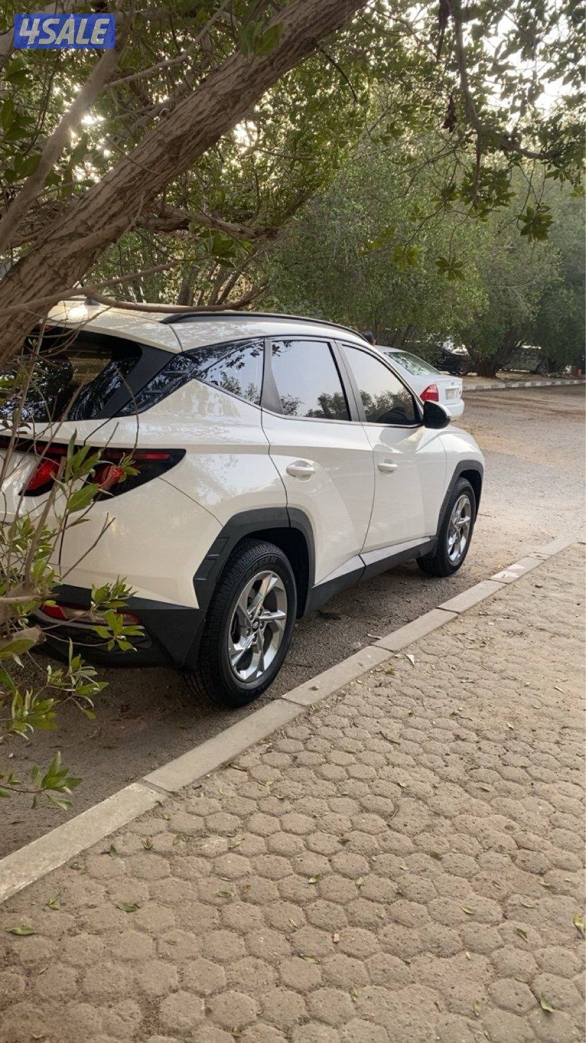 توسان موديل 2022  يوجد قطعتين صبغ الموتر نظيف1