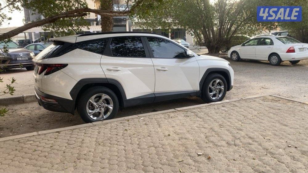 توسان موديل 2022  يوجد قطعتين صبغ الموتر نظيف2