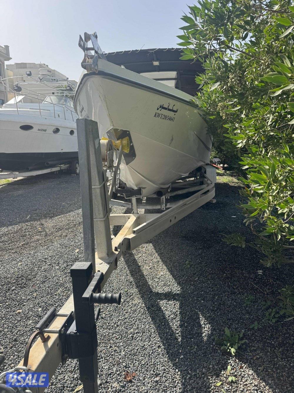 البيع طراد wave walker موديل 2012 28 قدم مكاين 225 EFI موديل 20131