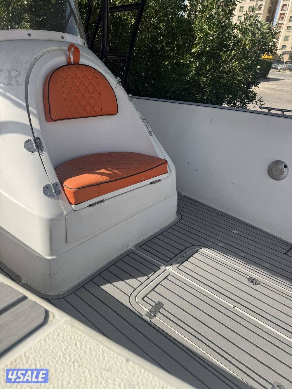 البيع طراد wave walker موديل 2012 28 قدم مكاين 225 EFI موديل 20132