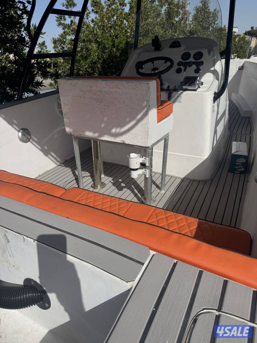 البيع طراد wave walker موديل 2012 28 قدم مكاين 225 EFI موديل 20133