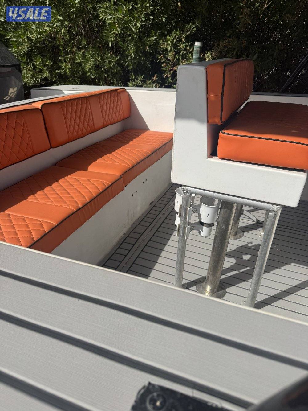 البيع طراد wave walker موديل 2012 28 قدم مكاين 225 EFI موديل 20135