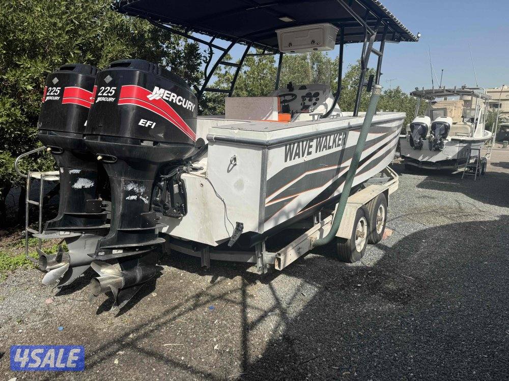 البيع طراد wave walker موديل 2012 28 قدم مكاين 225 EFI موديل 20136