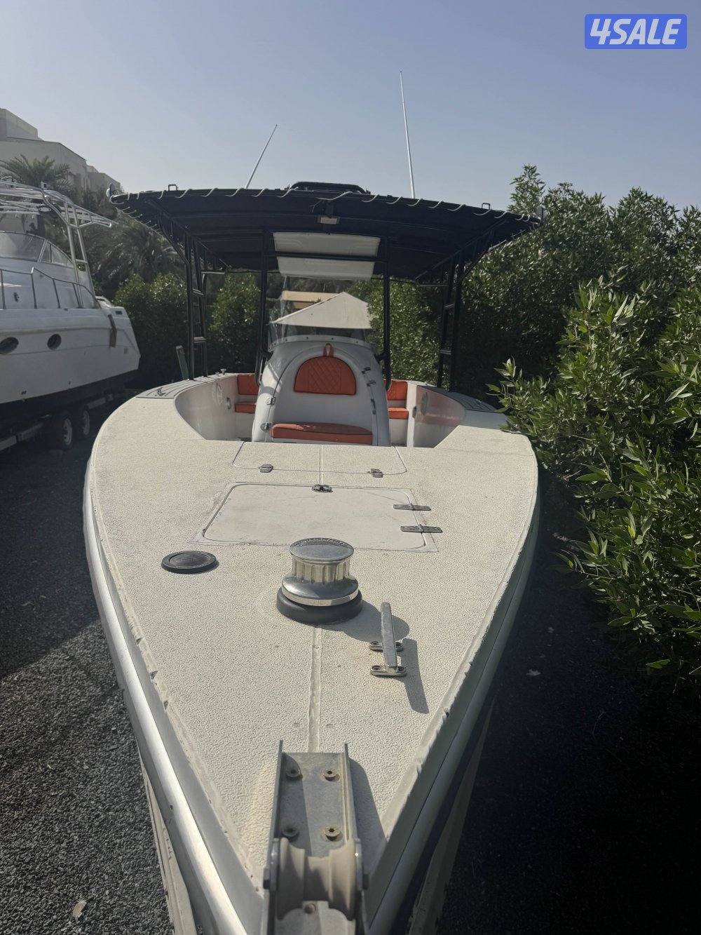 البيع طراد wave walker موديل 2012 28 قدم مكاين 225 EFI موديل 20139