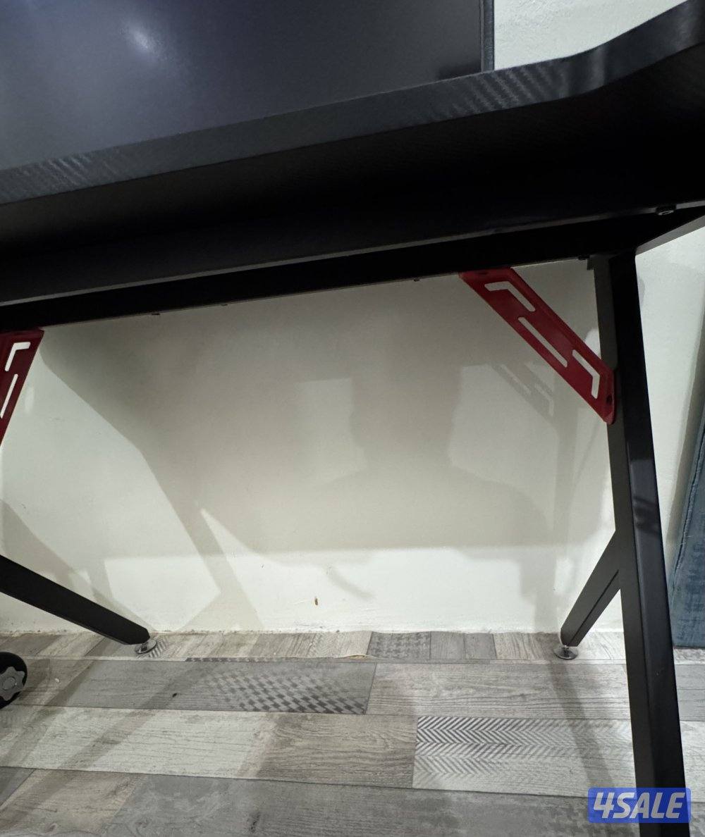 تلفزيون ونسا 32 بوصه معاه رسيفر سمارت واذا تبي في طاوله قيمنق3