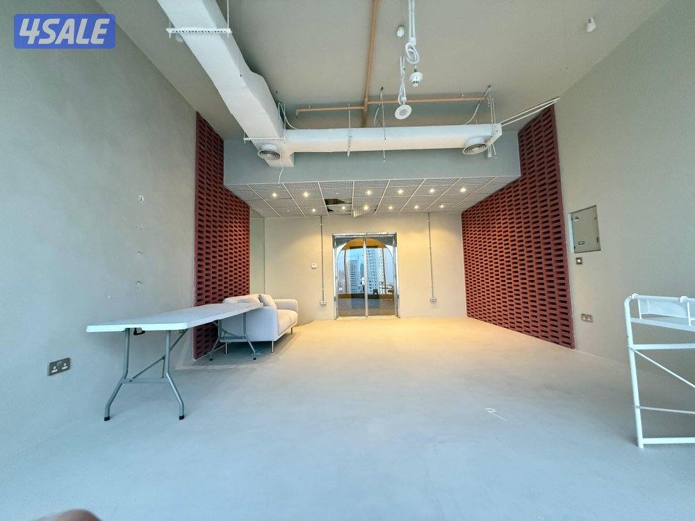 متوفر مكتب تجاري في برج كتير راقي بموقع متميز بشرق مساحة ٥٥م0