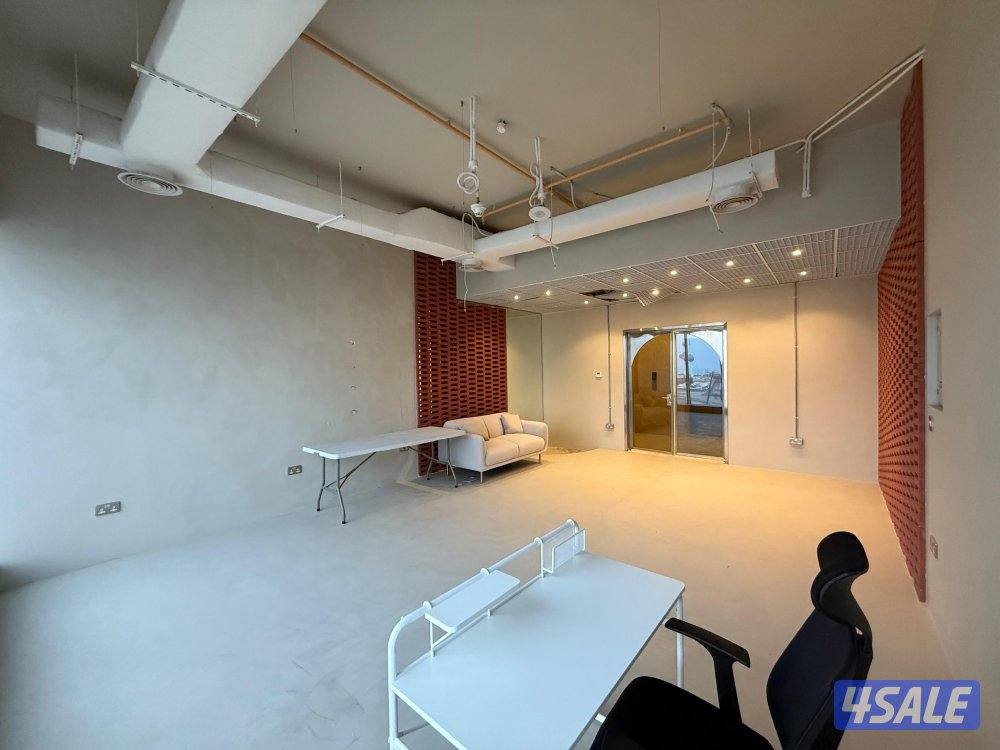 متوفر مكتب تجاري في برج كتير راقي بموقع متميز بشرق مساحة ٥٥م1