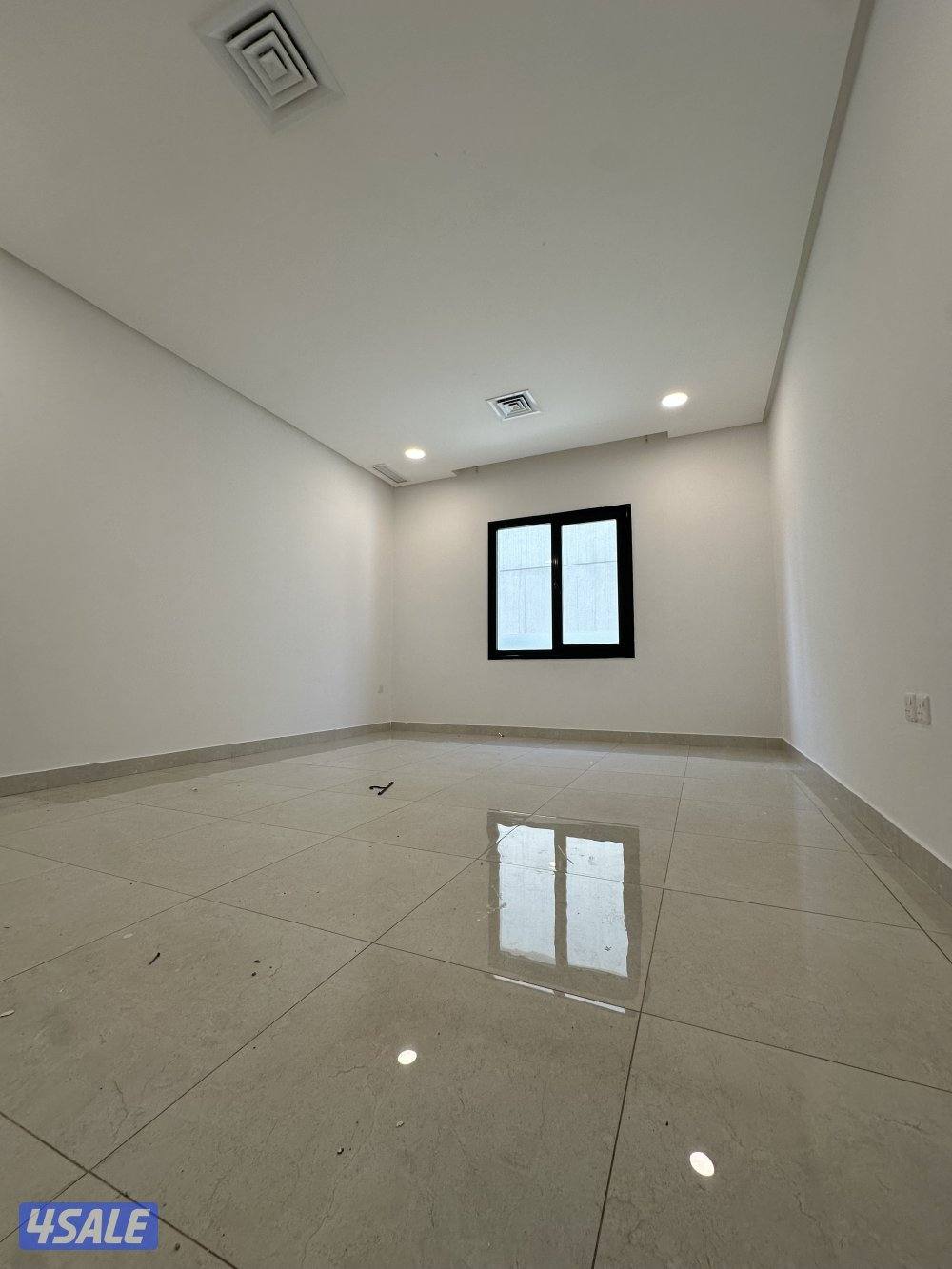 للايجار شقق بالجابريه مساحة ٣٥٠م0