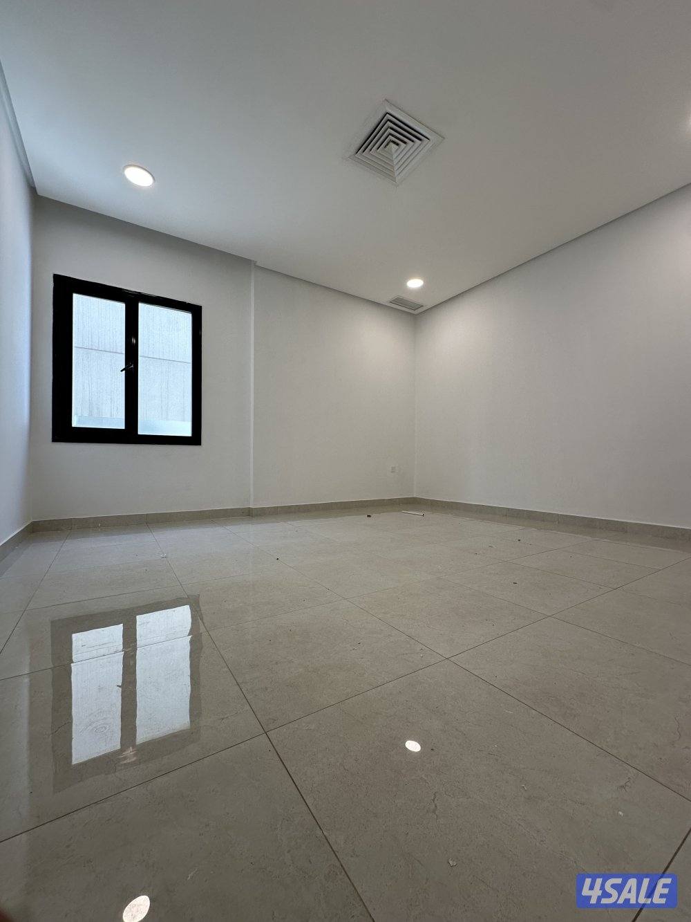 للايجار شقق بالجابريه مساحة ٣٥٠م4