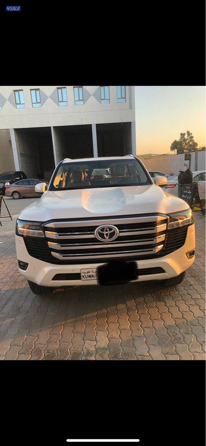 لاند كروز موديل ٢٠٢٢ gxr توين تيربو جلد سيرفس منتظم شرط الفحص الساير1