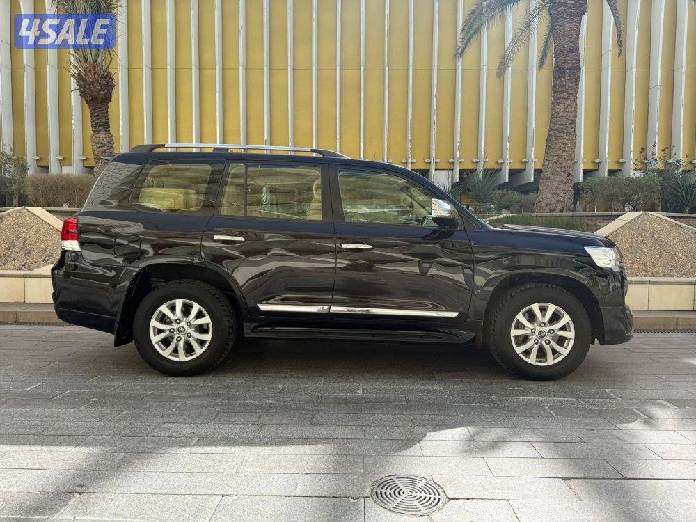 بلاك ايديشن الساير 8 سلندر بحاله ممتازه6