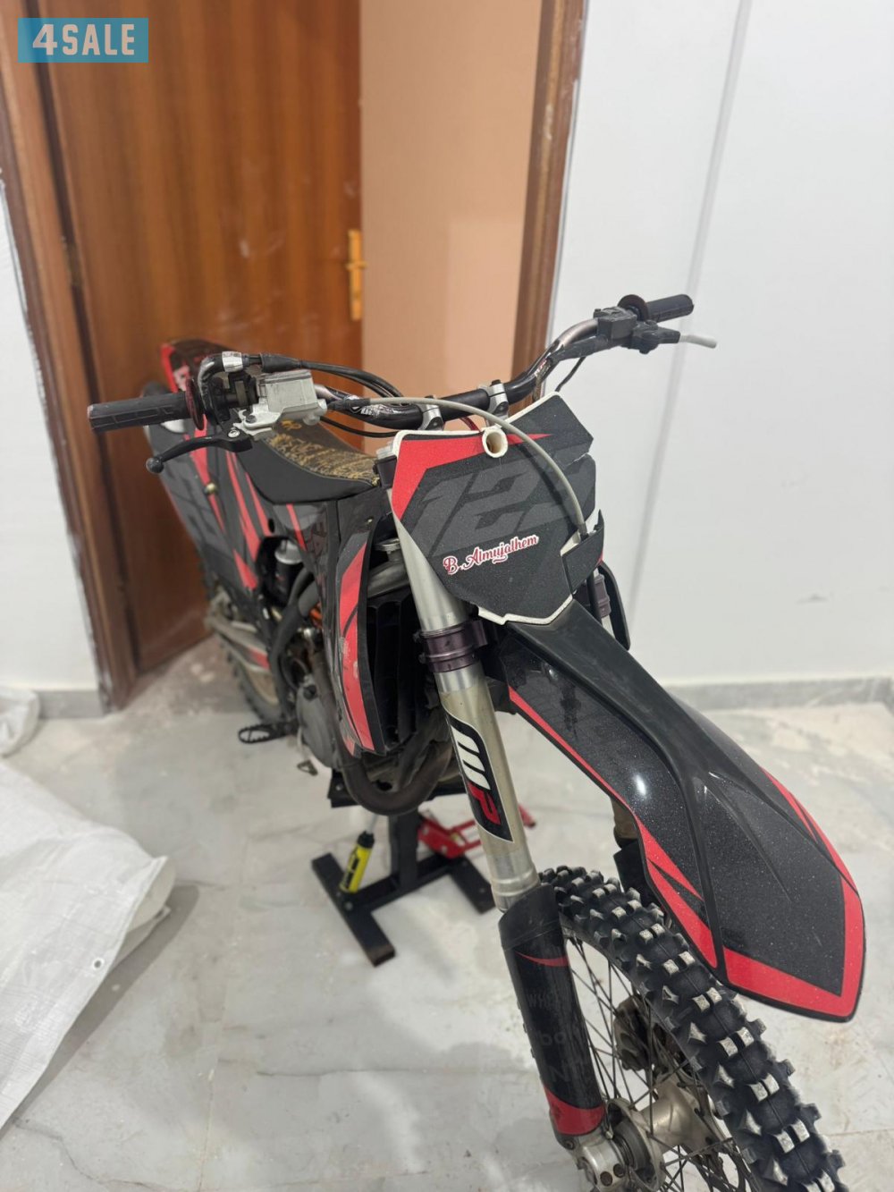 للبيع سيكل KTM 250 موديل 2013 عليه كت طلبيه من برا وستاند واقزوز Yoshimar نظيف جداً السعر 950   للتواصل :  977776372