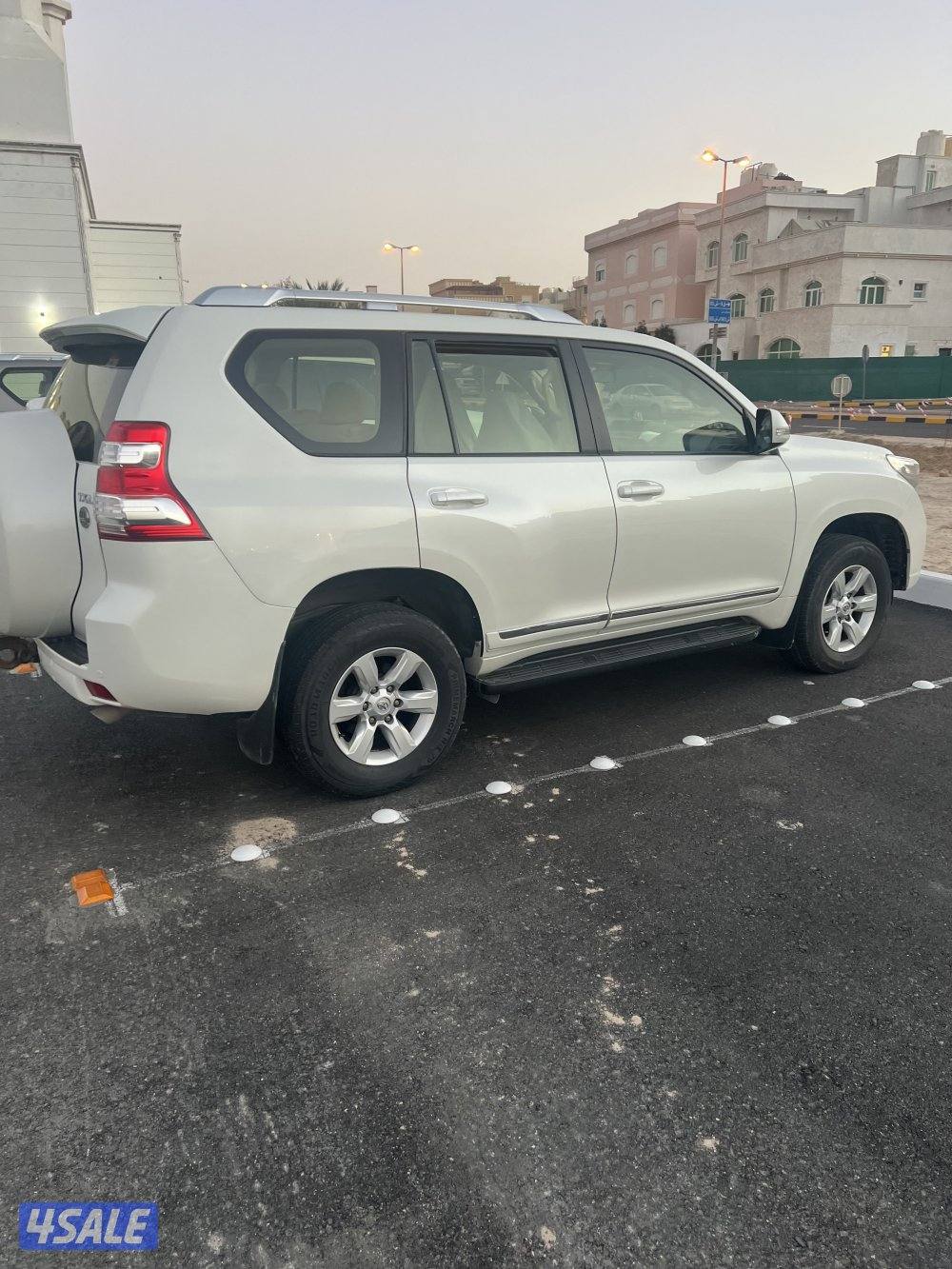 للبيع برادو مديل2016 عداد217 ألف ثلاجة بصمة سنسر. شرط الفحص. معاد 3قطع3