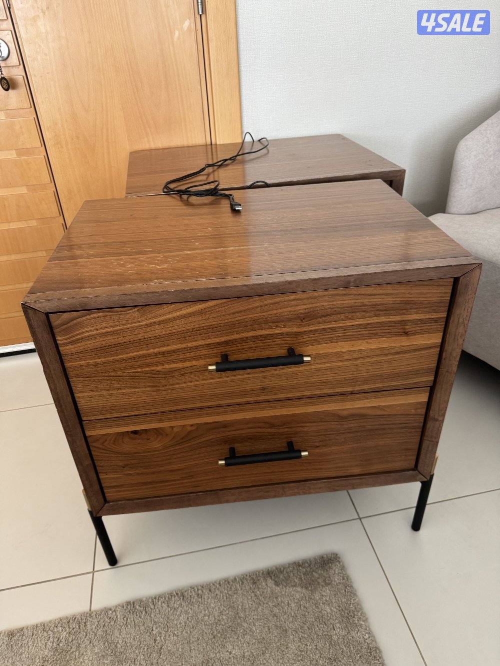 مرتبه شبه جديده من صفاه هوم ١٨٠ /٢٠٠  مع اثنين  كومودينه0