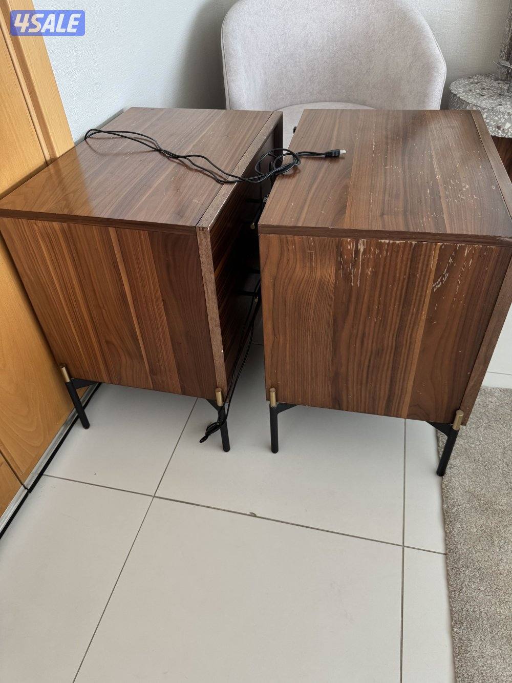 مرتبه شبه جديده من صفاه هوم ١٨٠ /٢٠٠  مع اثنين  كومودينه1