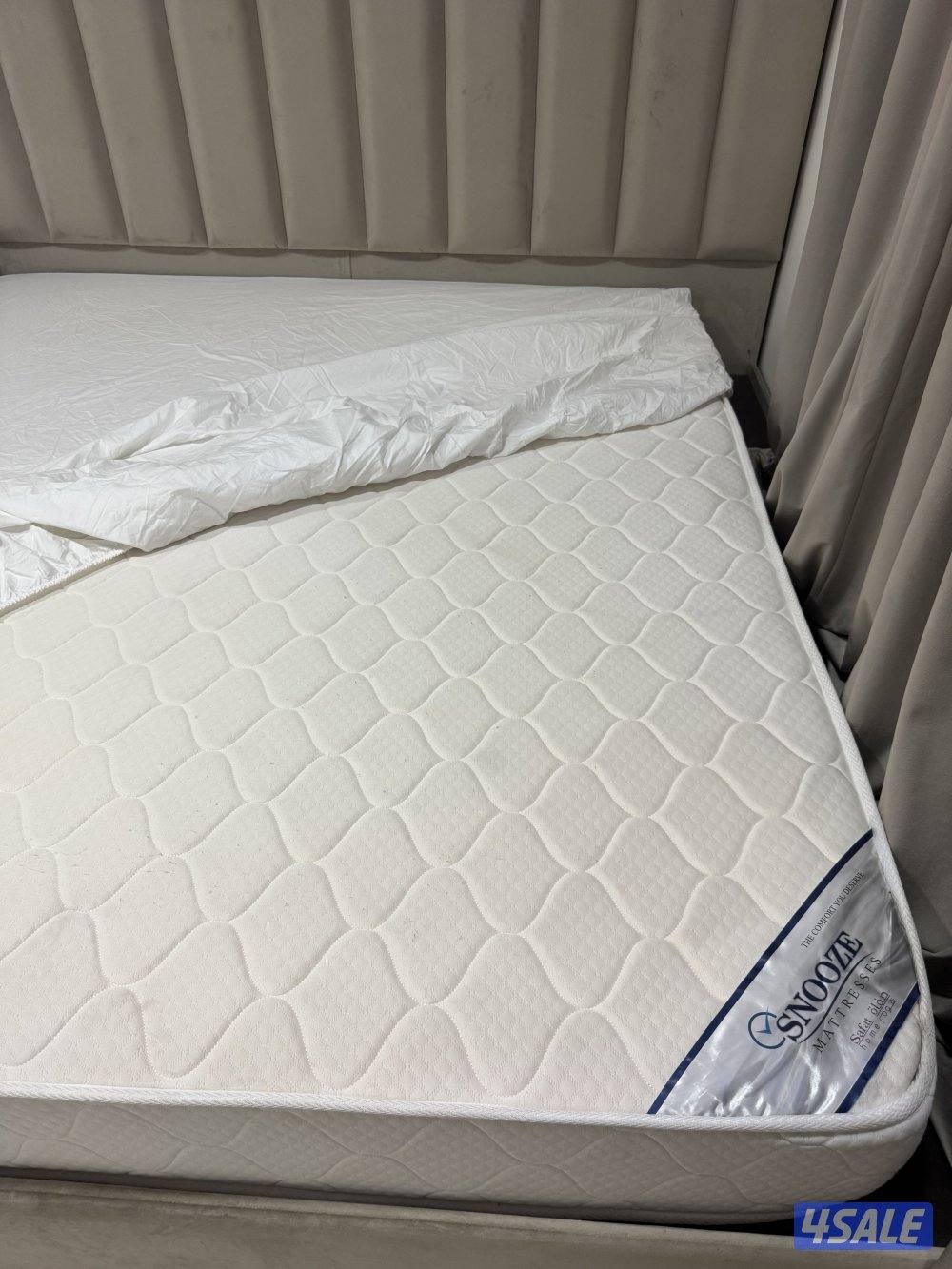 مرتبه شبه جديده من صفاه هوم ١٨٠ /٢٠٠  مع اثنين  كومودينه2