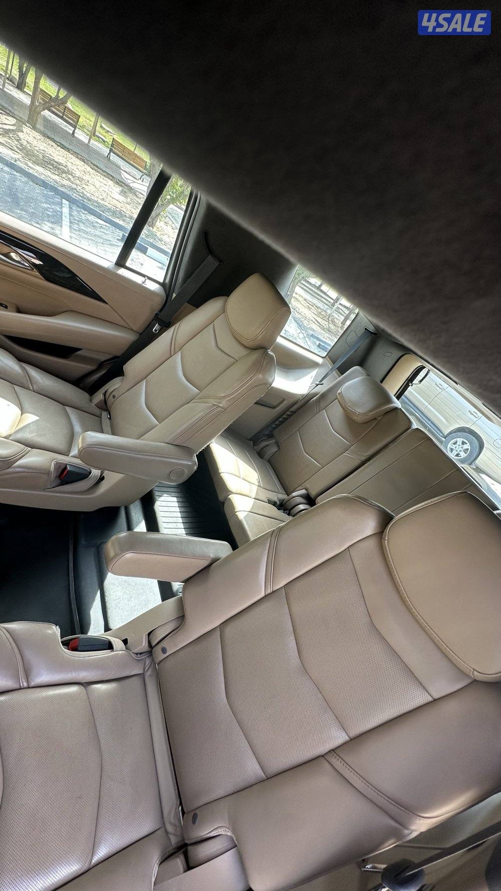 اسكاليد بلاتينيوم الغانم 2020 عداد 64 الف كيلو9